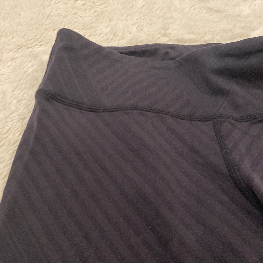 ALO Yoga Black Leggings - Picture 3 of 6